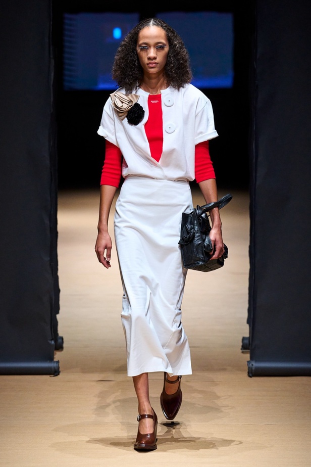 مجموعة Prada لربيع وصيف 2023: اللمسة الإبداعية المناسبة لموسم الربيع المقبل