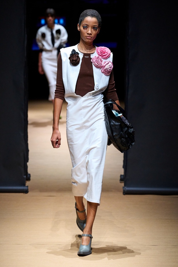مجموعة Prada لربيع وصيف 2023: اللمسة الإبداعية المناسبة لموسم الربيع المقبل