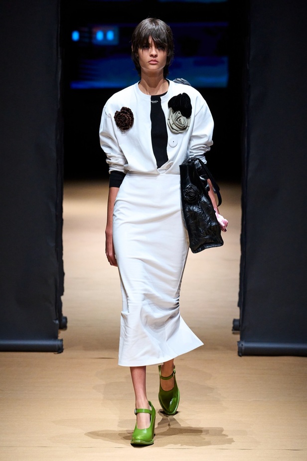مجموعة Prada لربيع وصيف 2023: اللمسة الإبداعية المناسبة لموسم الربيع المقبل
