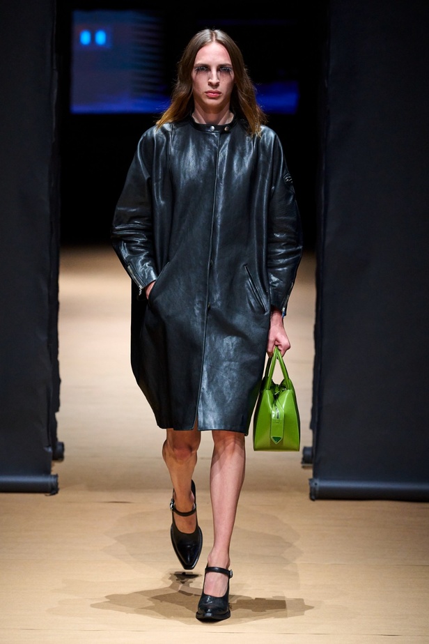مجموعة Prada لربيع وصيف 2023: اللمسة الإبداعية المناسبة لموسم الربيع المقبل