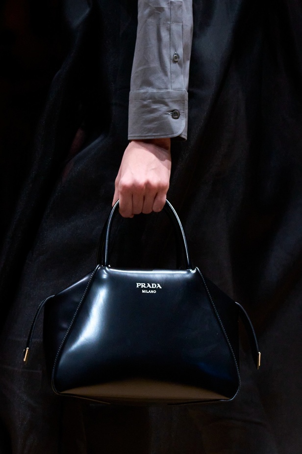 مجموعة Prada لربيع وصيف 2023: اللمسة الإبداعية المناسبة لموسم الربيع المقبل