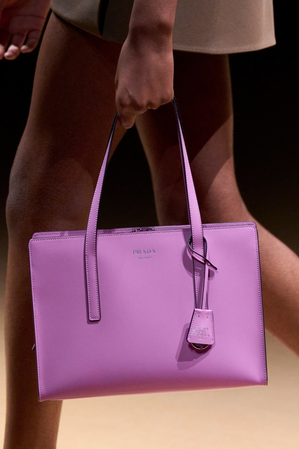 مجموعة Prada لربيع وصيف 2023: اللمسة الإبداعية المناسبة لموسم الربيع المقبل