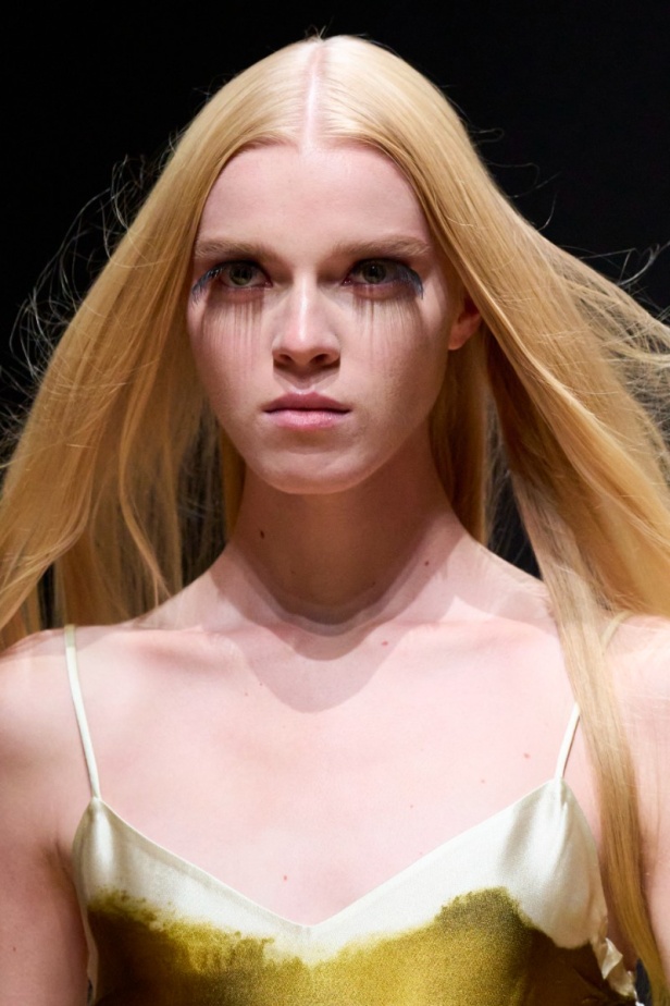 مجموعة Prada لربيع وصيف 2023: اللمسة الإبداعية المناسبة لموسم الربيع المقبل