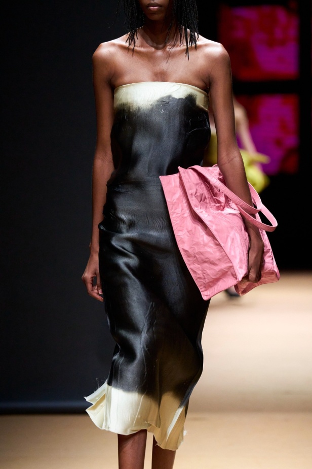 مجموعة Prada لربيع وصيف 2023: اللمسة الإبداعية المناسبة لموسم الربيع المقبل