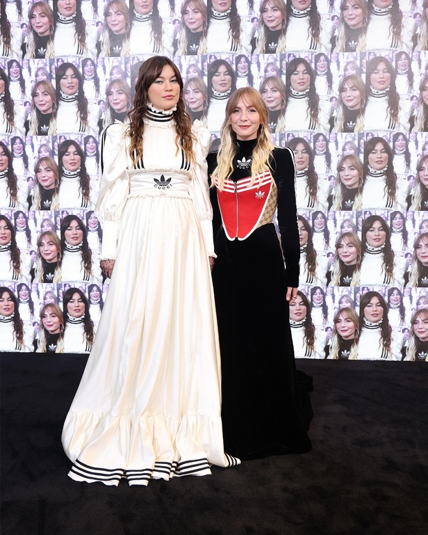 مجموعة Gucci تنقلنا إلى عالم Twinsburg: توأمة في الأناقة والعصرية 