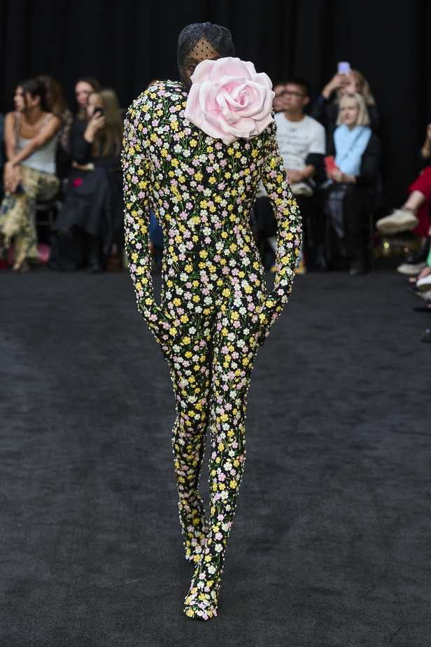 من مجموعة ريتشارد كوين لموسم ربيع وصيف 2023