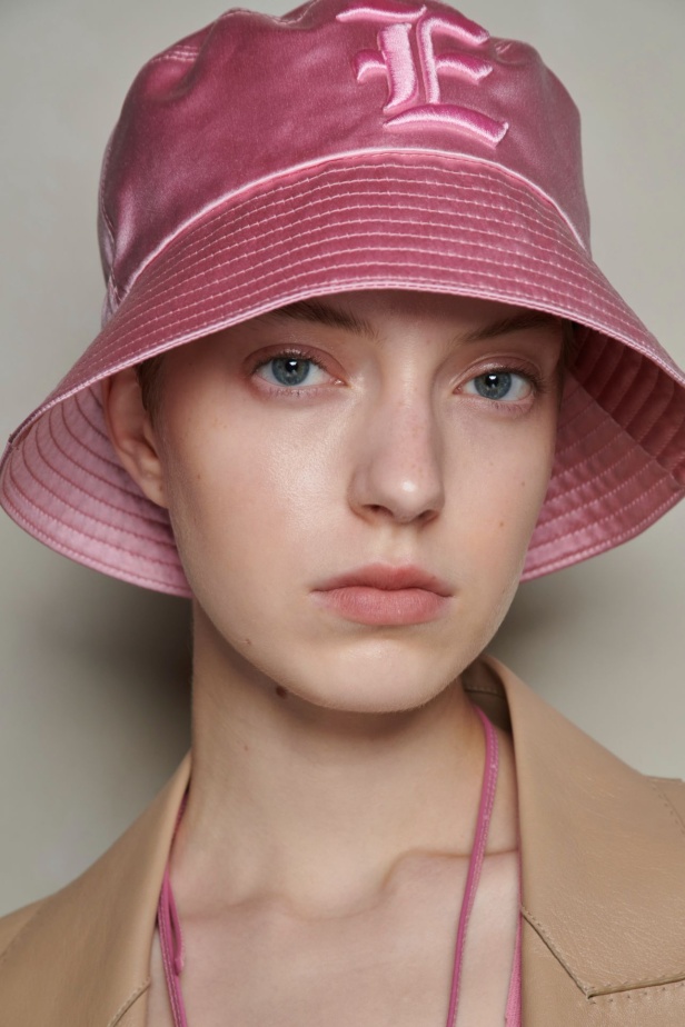 مجموعة Ermanno Scervino لربيع وصيف 2023.. موضة النقشات والتطريزات