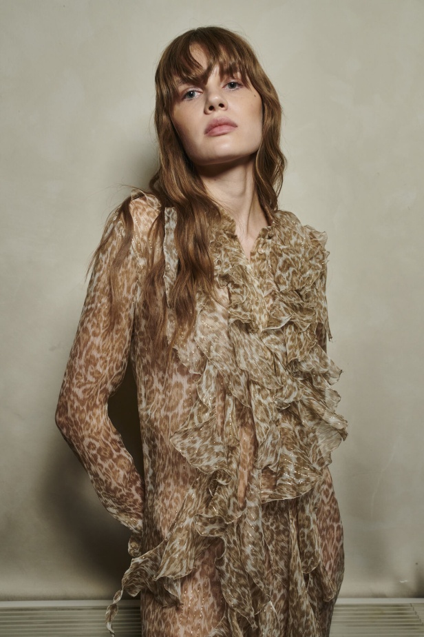 مجموعة Ermanno Scervino لربيع وصيف 2023.. موضة النقشات والتطريزات