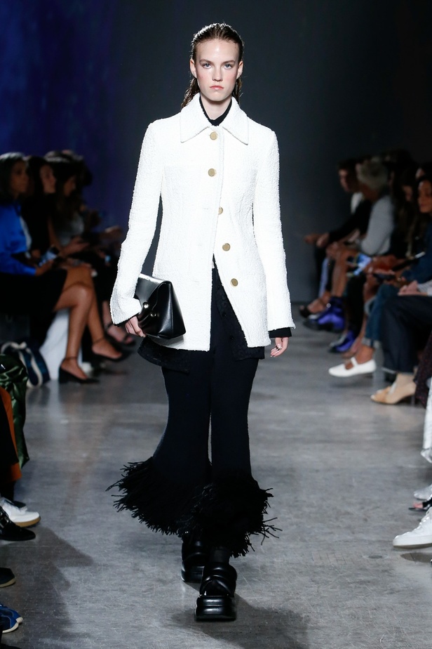 مجموعة Proenza Schouler لربيع 2023 تعيد تعريف "المرأة العصرية والأنيقة"