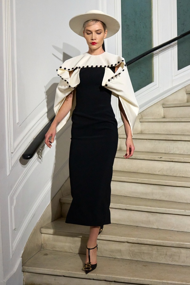 مجموعة Christian Siriano لربيع وصيف 2023 تعيدنا إلى هوليوود القديمة وأيقوناتها