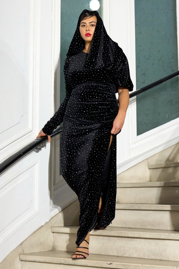 مجموعة Christian Siriano لربيع وصيف 2023 تعيدنا إلى هوليوود القديمة وأيقوناتها