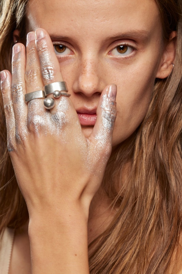 الذوق الشبابي الجريء يهيمن على عرض أزياء Sportmax لربيع وصيف 2023