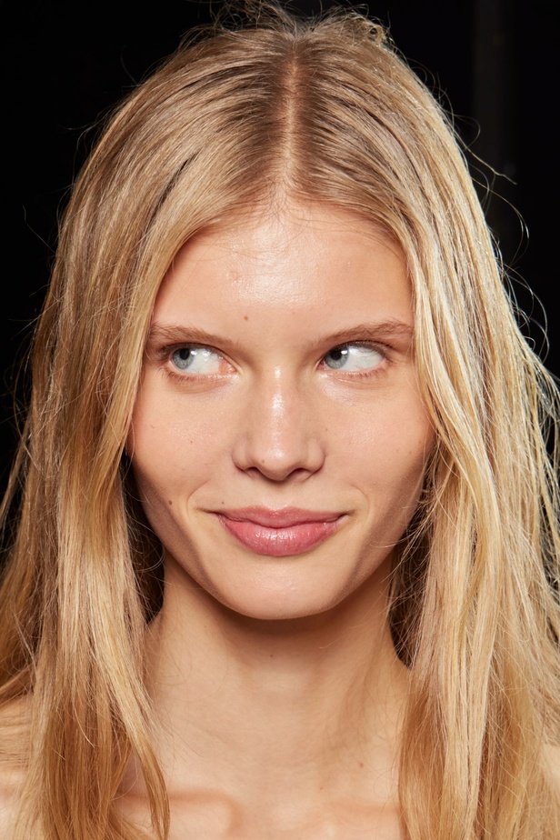 الذوق الشبابي الجريء يهيمن على عرض أزياء Sportmax لربيع وصيف 2023