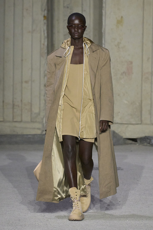 عرض أزياء Tod’s لموسم ربيع وصيف 2023.. أناقة كلاسيكية ومعاطف فاخرة