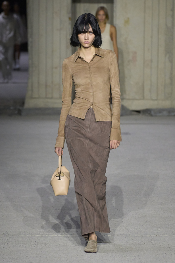 عرض أزياء Tod’s لموسم ربيع وصيف 2023.. أناقة كلاسيكية ومعاطف فاخرة