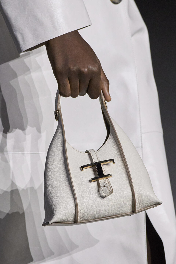 عرض أزياء Tod’s لموسم ربيع وصيف 2023.. أناقة كلاسيكية ومعاطف فاخرة