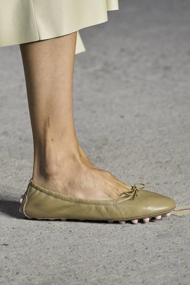 عرض أزياء Tod’s لموسم ربيع وصيف 2023.. أناقة كلاسيكية ومعاطف فاخرة