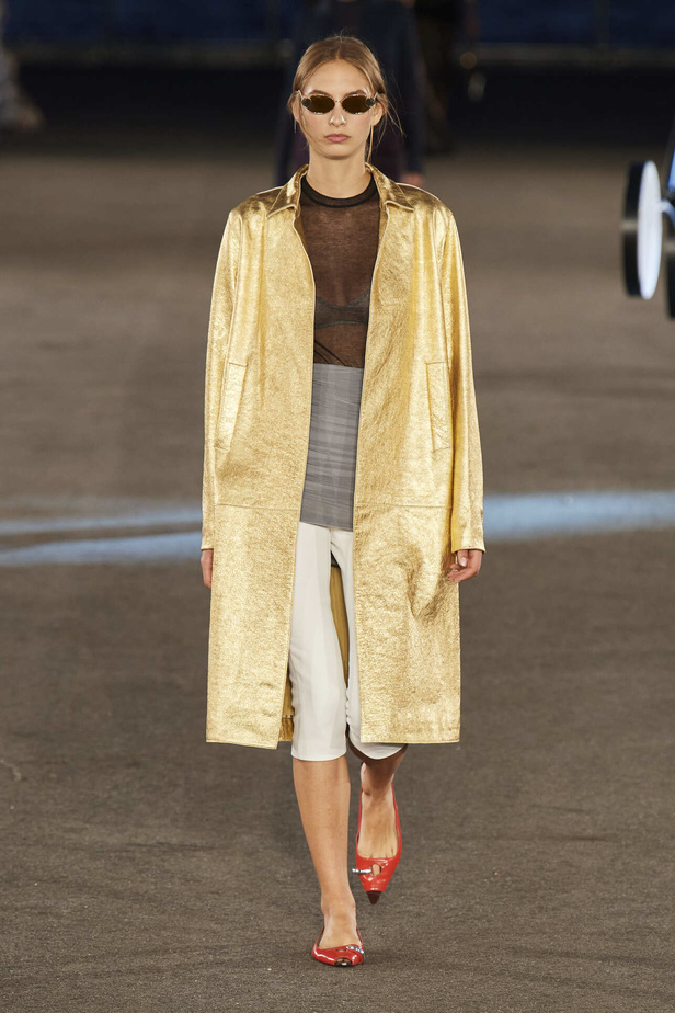 مجموعة Tory Burch لربيع وصيف 2023.. تضارب في الألوان والأقمشة 