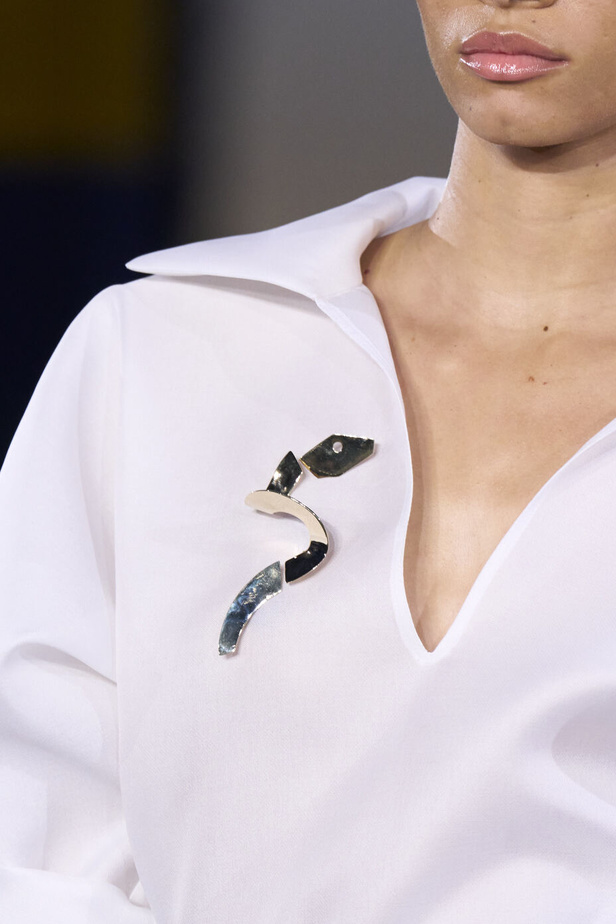 مجموعة Tory Burch لربيع وصيف 2023.. تضارب في الألوان والأقمشة 