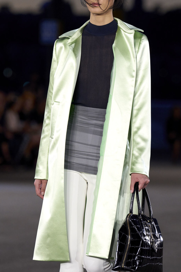 مجموعة Tory Burch لربيع وصيف 2023.. تضارب في الألوان والأقمشة 