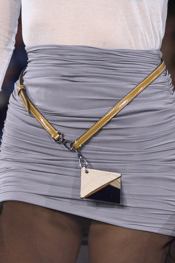 مجموعة Tory Burch لربيع وصيف 2023.. تضارب في الألوان والأقمشة 