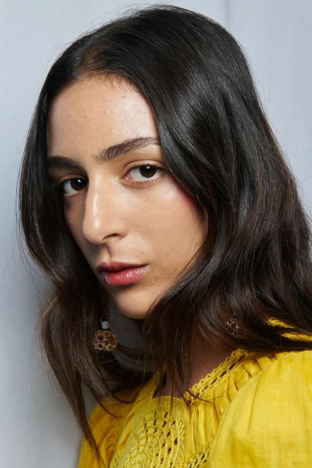 أجواء شاطئية مرحة مع مجموعة Ulla Johnson لربيع وصيف 2023 في نيويورك