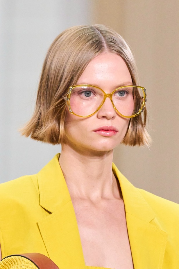 أجواء شاطئية مرحة مع مجموعة Ulla Johnson لربيع وصيف 2023 في نيويورك