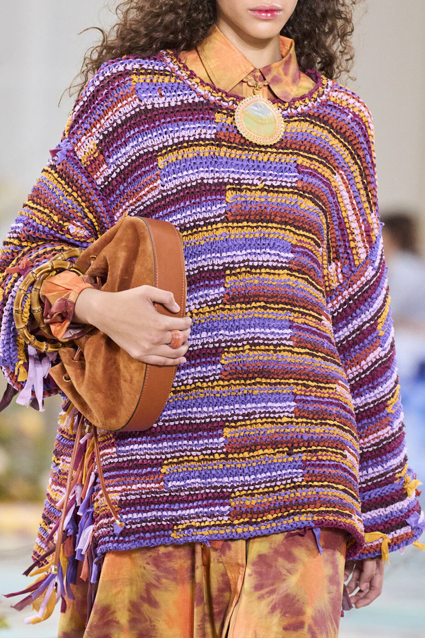 أجواء شاطئية مرحة مع مجموعة Ulla Johnson لربيع وصيف 2023 في نيويورك