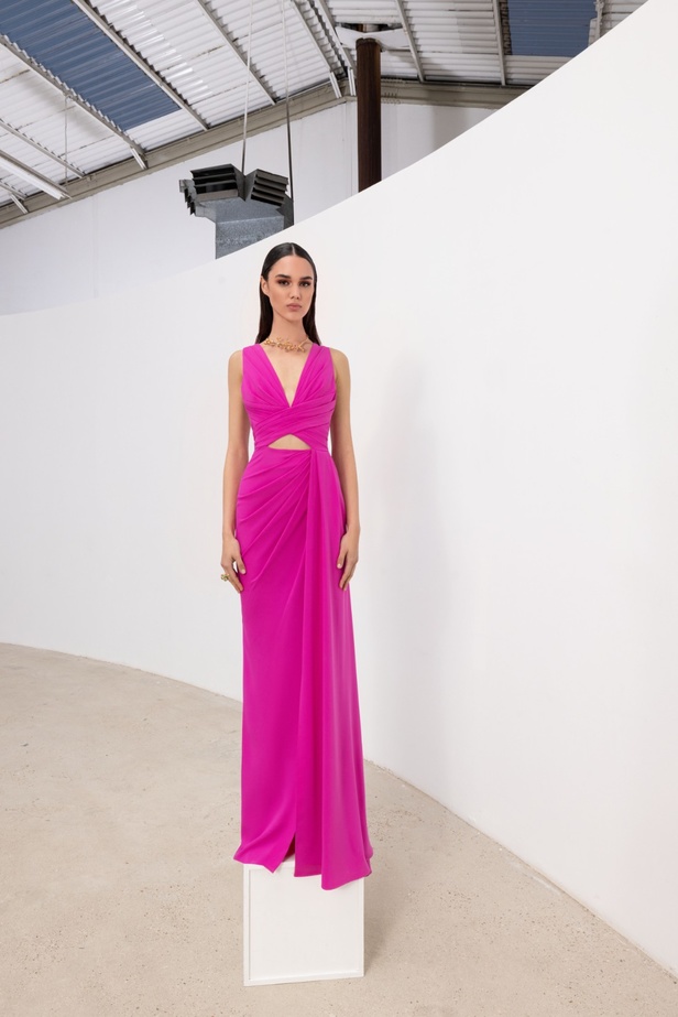 مجموعة زهير مراد لربيع 2023: الإطلالات منحوتة بحرفية والأقمشة شكّلت لوحة فنية رائعة