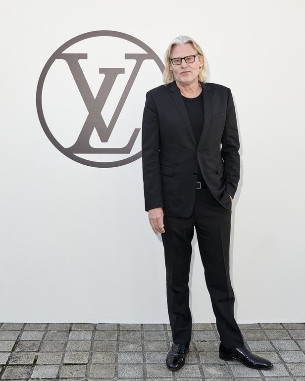 مجموعة Louis Vuitton  لربيع وصيف 2023.. تصاميم مبتكرة وأناقة الجلد