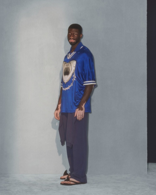 مجموعة Burberry لربيع 2023 أناقة صيفية بلمسة بريطانية 