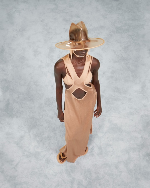 مجموعة Burberry لربيع 2023 أناقة صيفية بلمسة بريطانية 