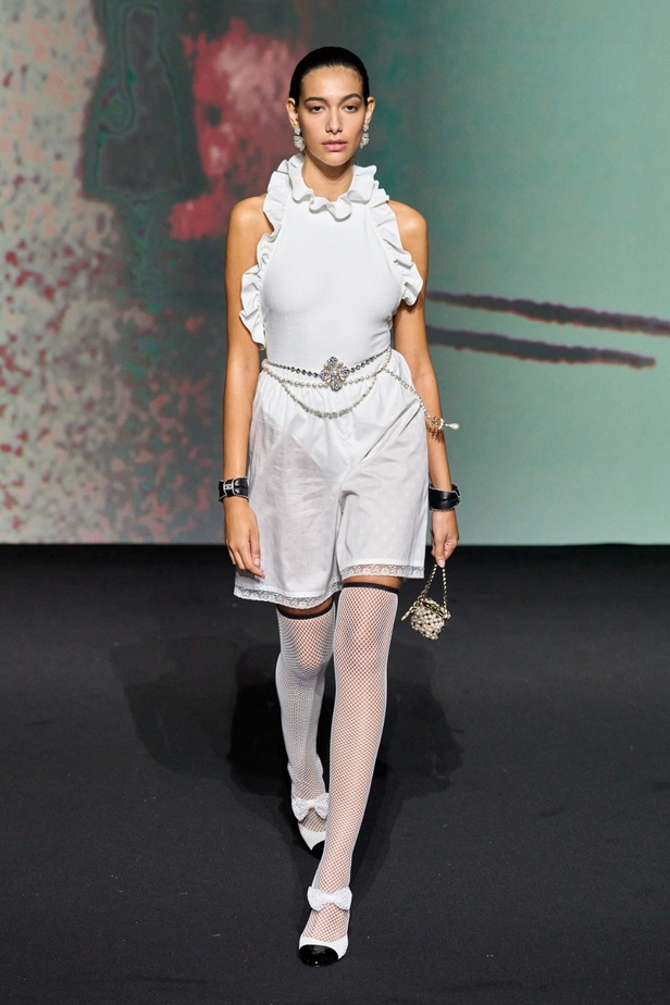 مجموعة CHANEL لربيع 2023 تترجم السحر السينمائي وتستكشف حرية المرأة وأنوثتها