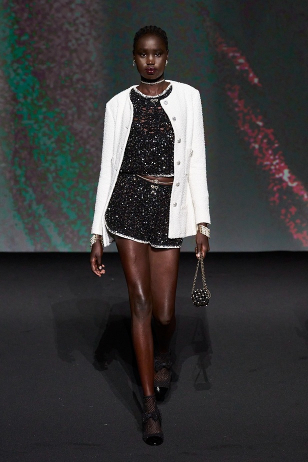 مجموعة CHANEL لربيع 2023 تترجم السحر السينمائي وتستكشف حرية المرأة وأنوثتها