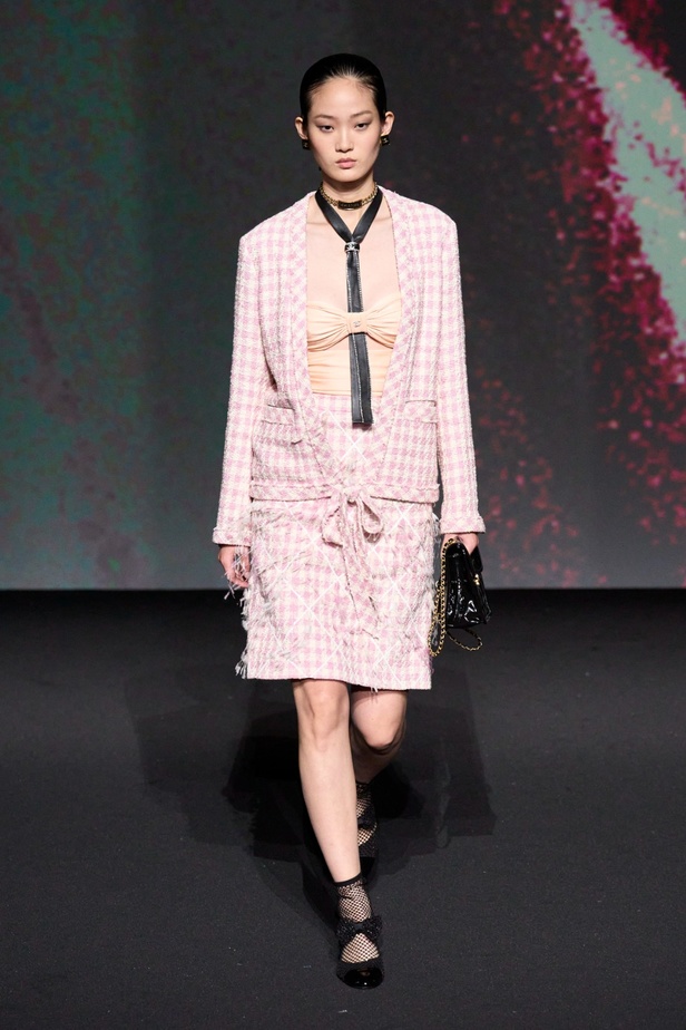 مجموعة CHANEL لربيع 2023 تترجم السحر السينمائي وتستكشف حرية المرأة وأنوثتها