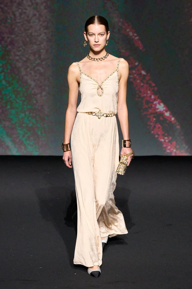 مجموعة CHANEL لربيع 2023 تترجم السحر السينمائي وتستكشف حرية المرأة وأنوثتها