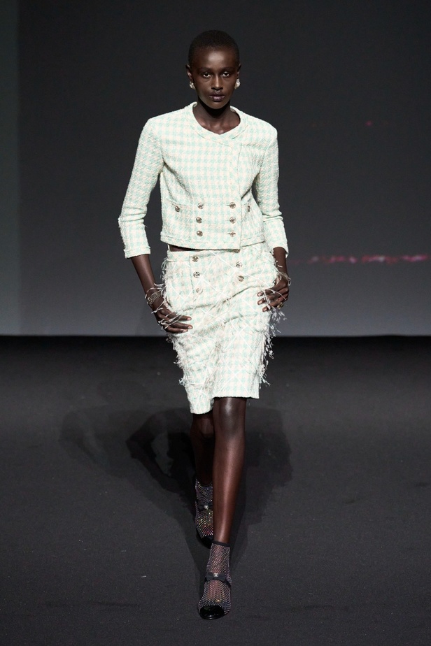 مجموعة CHANEL لربيع 2023 تترجم السحر السينمائي وتستكشف حرية المرأة وأنوثتها