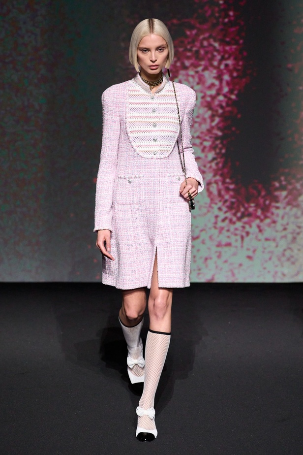 مجموعة CHANEL لربيع 2023 تترجم السحر السينمائي وتستكشف حرية المرأة وأنوثتها