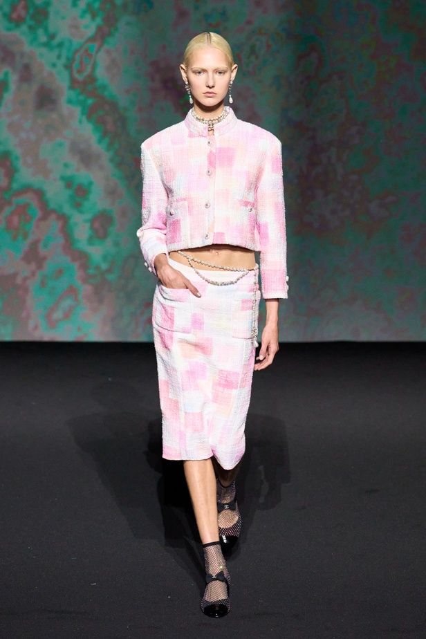 مجموعة CHANEL لربيع 2023 تترجم السحر السينمائي وتستكشف حرية المرأة وأنوثتها