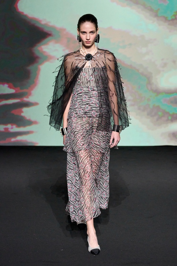 مجموعة CHANEL لربيع 2023 تترجم السحر السينمائي وتستكشف حرية المرأة وأنوثتها