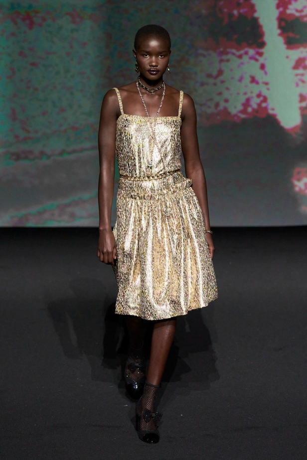 مجموعة CHANEL لربيع 2023 تترجم السحر السينمائي وتستكشف حرية المرأة وأنوثتها