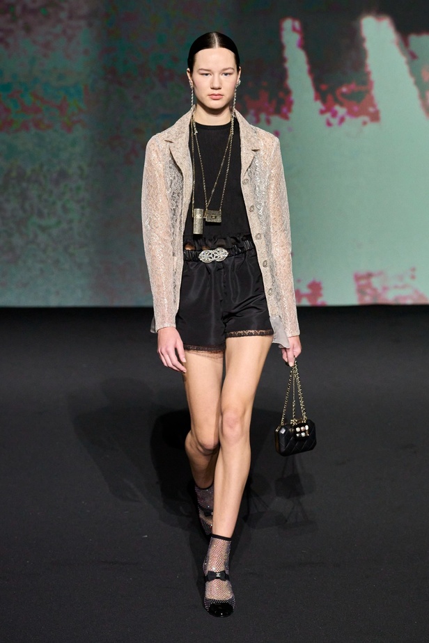 مجموعة CHANEL لربيع 2023 تترجم السحر السينمائي وتستكشف حرية المرأة وأنوثتها