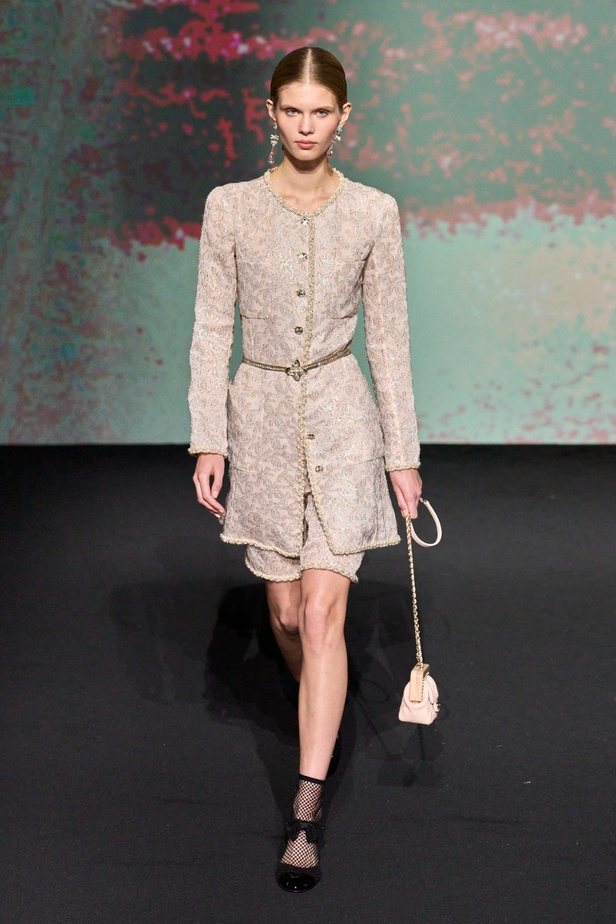 مجموعة CHANEL لربيع 2023 تترجم السحر السينمائي وتستكشف حرية المرأة وأنوثتها