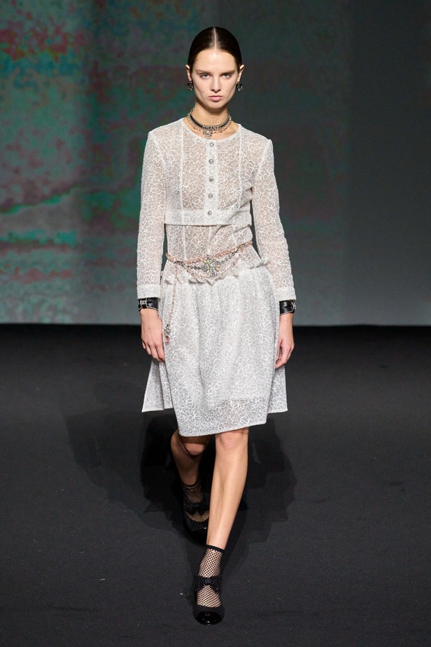 مجموعة CHANEL لربيع 2023 تترجم السحر السينمائي وتستكشف حرية المرأة وأنوثتها