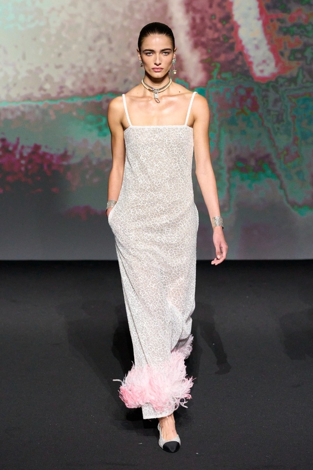 مجموعة CHANEL لربيع 2023 تترجم السحر السينمائي وتستكشف حرية المرأة وأنوثتها