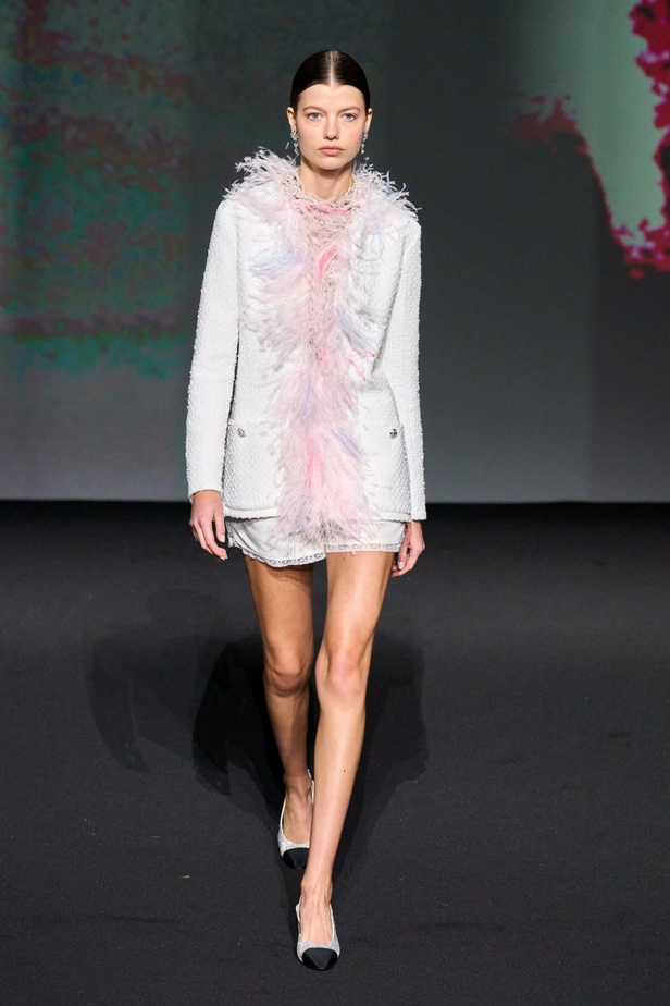 مجموعة CHANEL لربيع 2023 تترجم السحر السينمائي وتستكشف حرية المرأة وأنوثتها