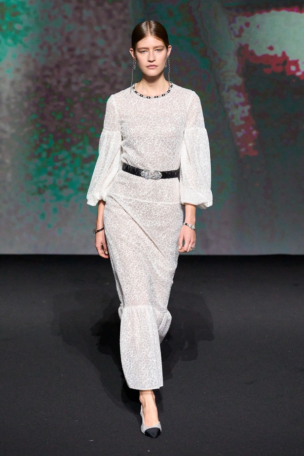 مجموعة CHANEL لربيع 2023 تترجم السحر السينمائي وتستكشف حرية المرأة وأنوثتها