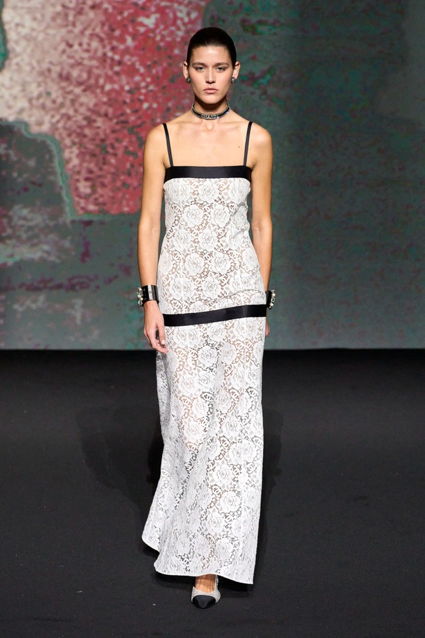 مجموعة CHANEL لربيع 2023 تترجم السحر السينمائي وتستكشف حرية المرأة وأنوثتها