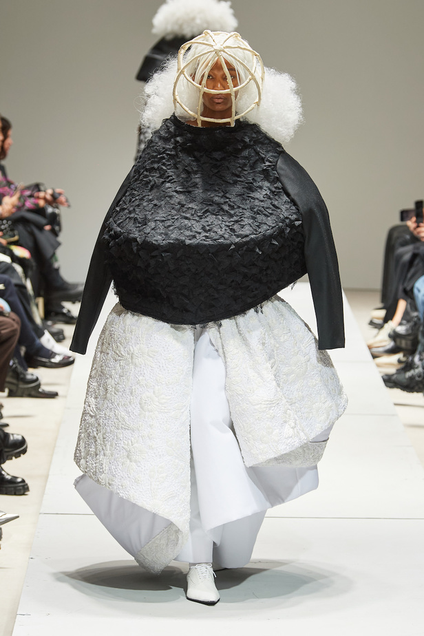 مجموعة Comme des Garçons لموسم ربيع وصيف 2023