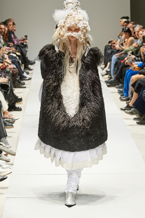 مجموعة Comme des Garçons لموسم ربيع وصيف 2023